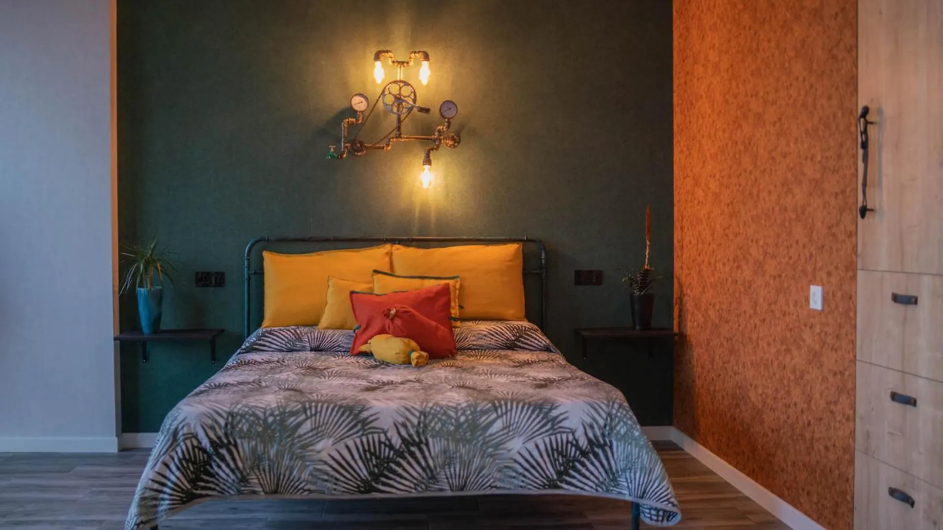 Steampunk Style Apartment With City View Tbilisi Gruzie